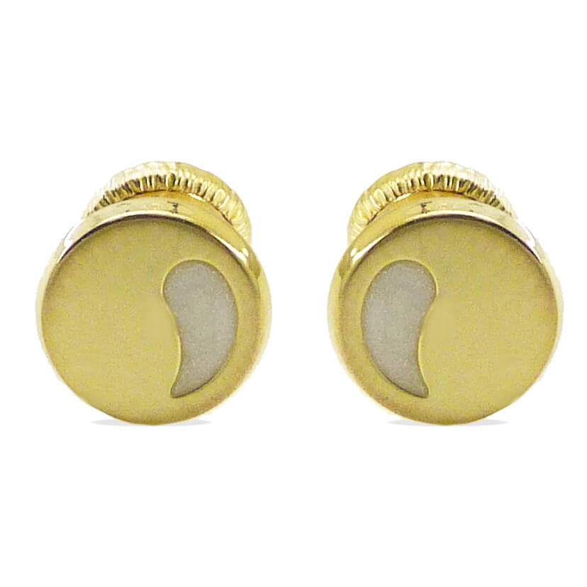 Pendientes nácar forma redonda brillo oro 18k