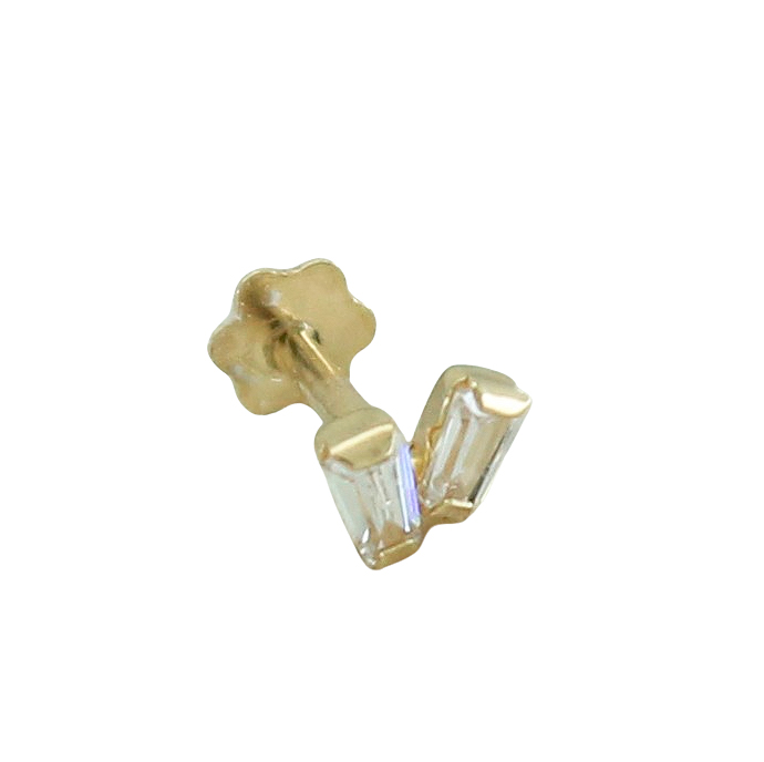 Piercings de oreja y nariz con circonitas de 3x2mm.