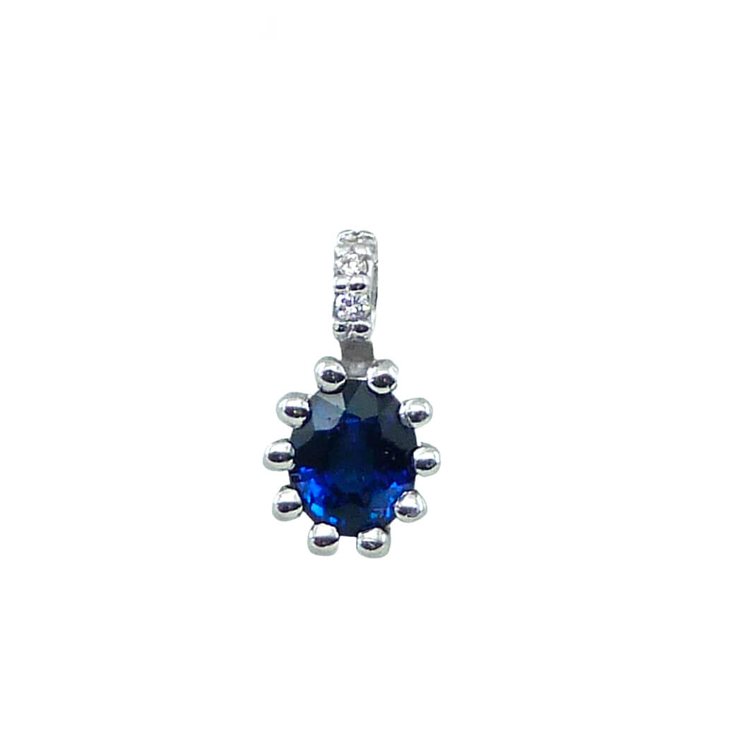 Colgante zafiro oval y diamantes oro blanco 18k