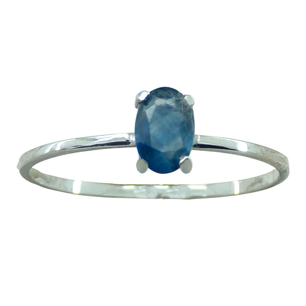Anillo fino garras brillo zafiro oval 0.53 Ct. oro blanco 18k