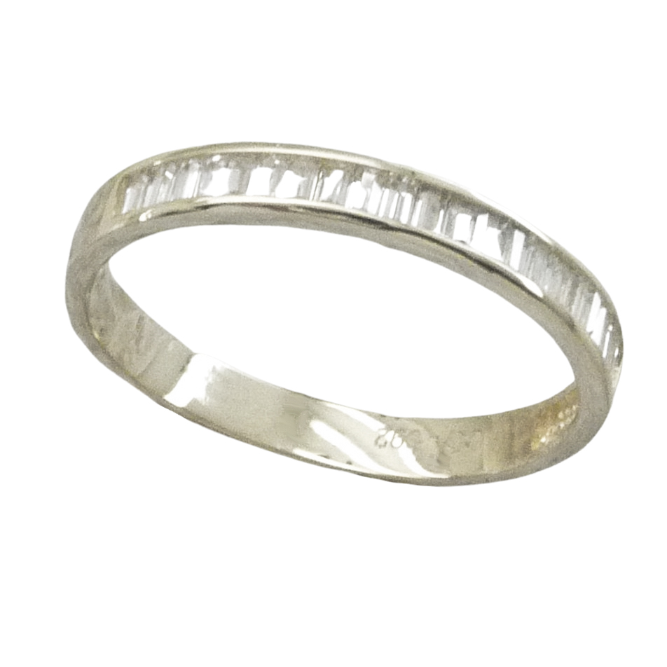 Anillo media alianza circonitas talla carré oro blanco 18k