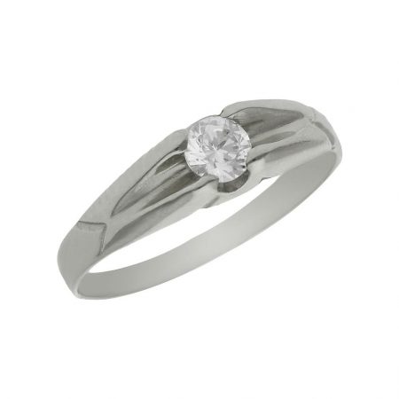 Solitario tallado en brillo oro blanco de 18k