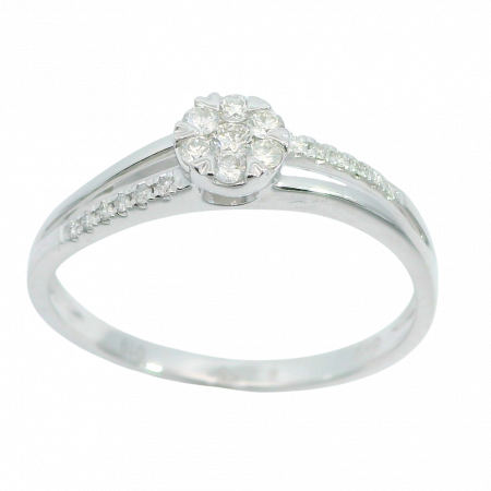 Anillo con cuajo de diamantes en oro blanco de 18k