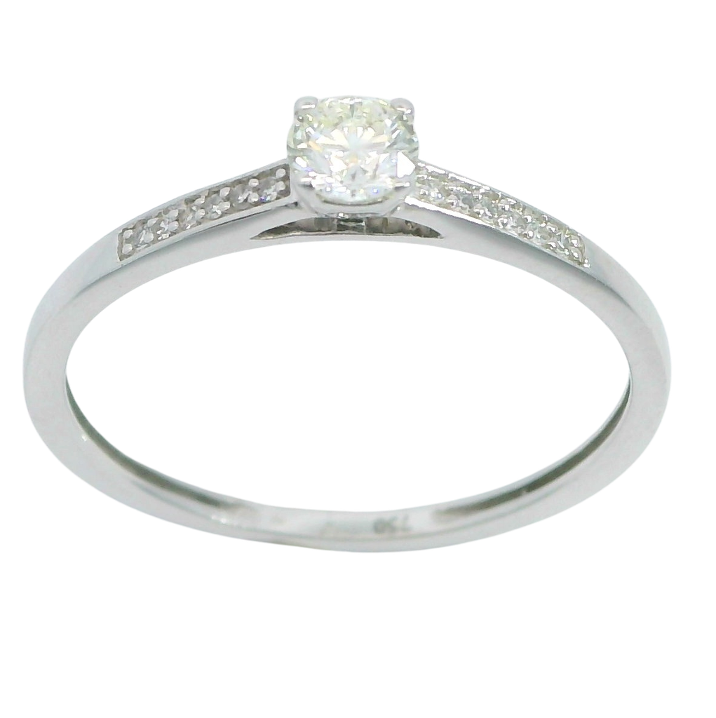 Anillo con diamantes en oro blanco de 18k