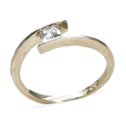 Anillo solitario de diseño con circonita oro blanco 18k